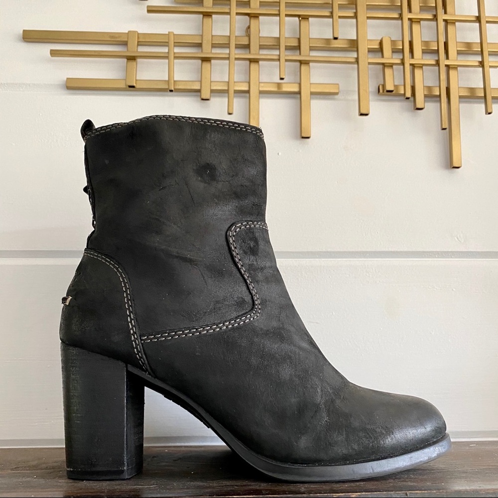 Sperry Black Leather Heeled Zippered Boots size 8 chunky heel Like new